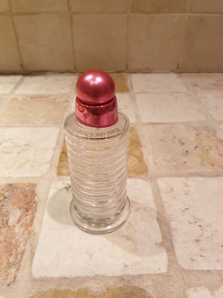 Flacon de parfum 12 Paris 10 (75)