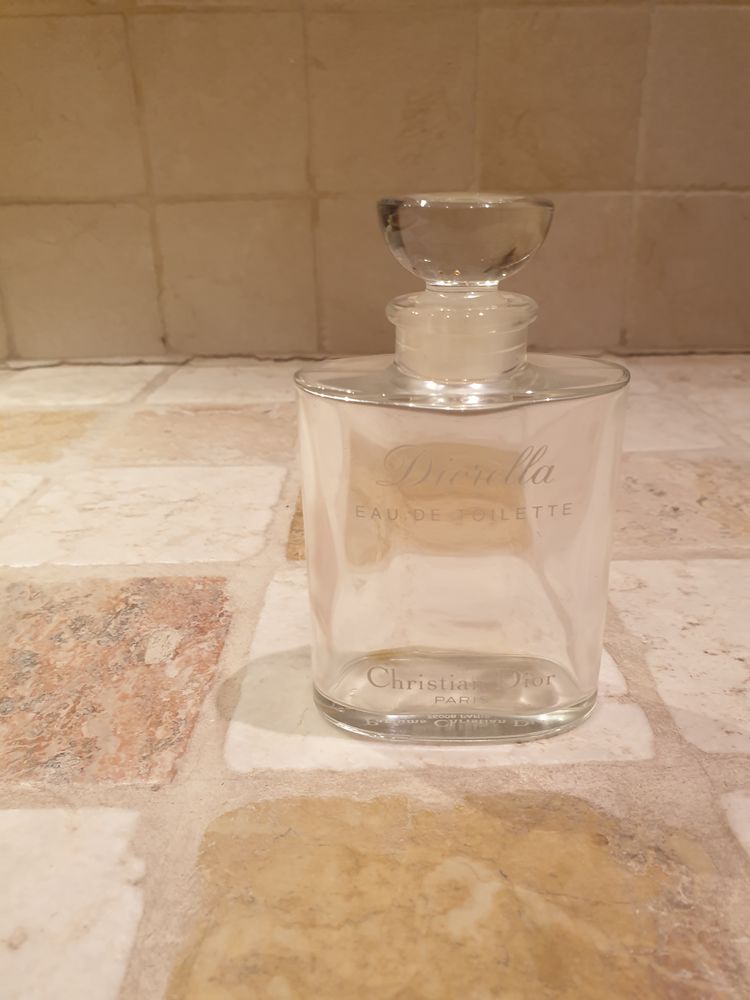 Flacon de parfum 12 Paris 10 (75)