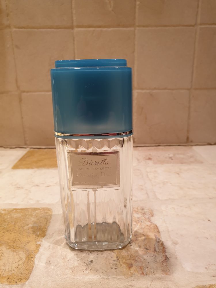 Flacon de parfum 15 Paris 10 (75)