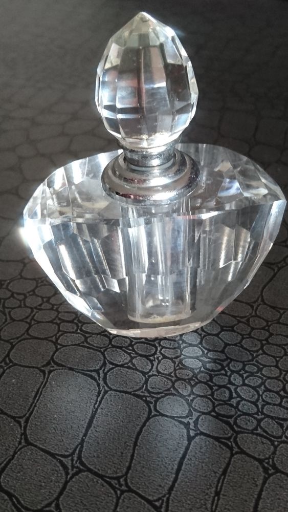  Flacon en verre avec sa tige pour parfum ancien (Atlas) 10 Nice (06)