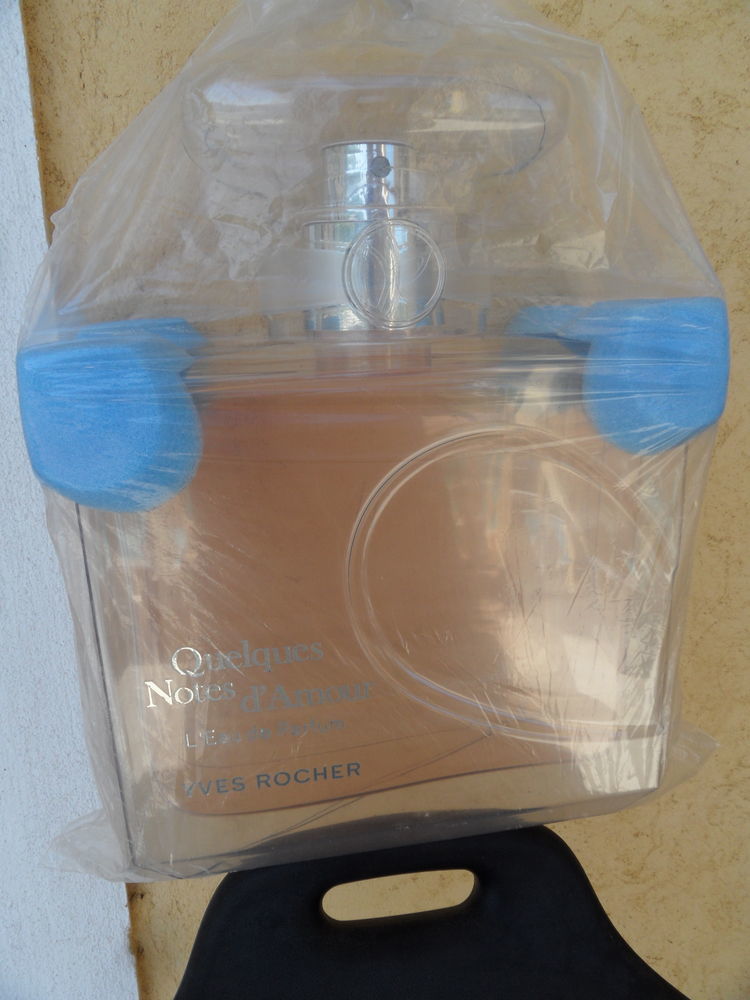 Flacon de vitrine / vide / plastique / Yves rocher 50 Mandelieu-la-Napoule (06)