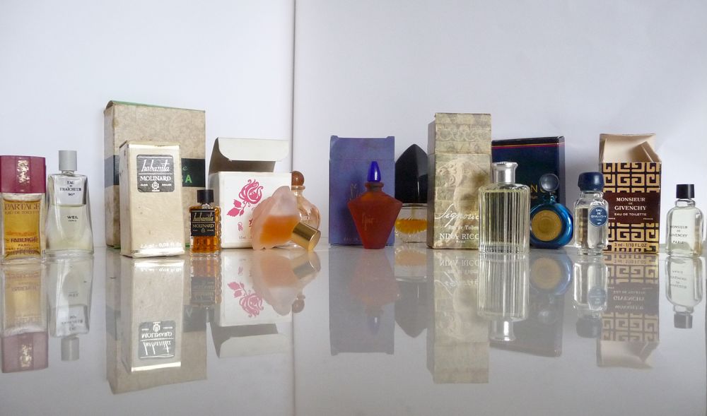 lot de flacons miniatures de parfum 25 Le Thor (84)
