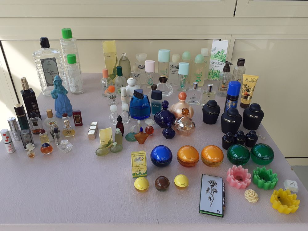 Flacons de Parfum divers... 35 Le Vernois (39)