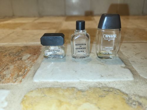Flacons parfum miniature 10 Paris 10 (75)