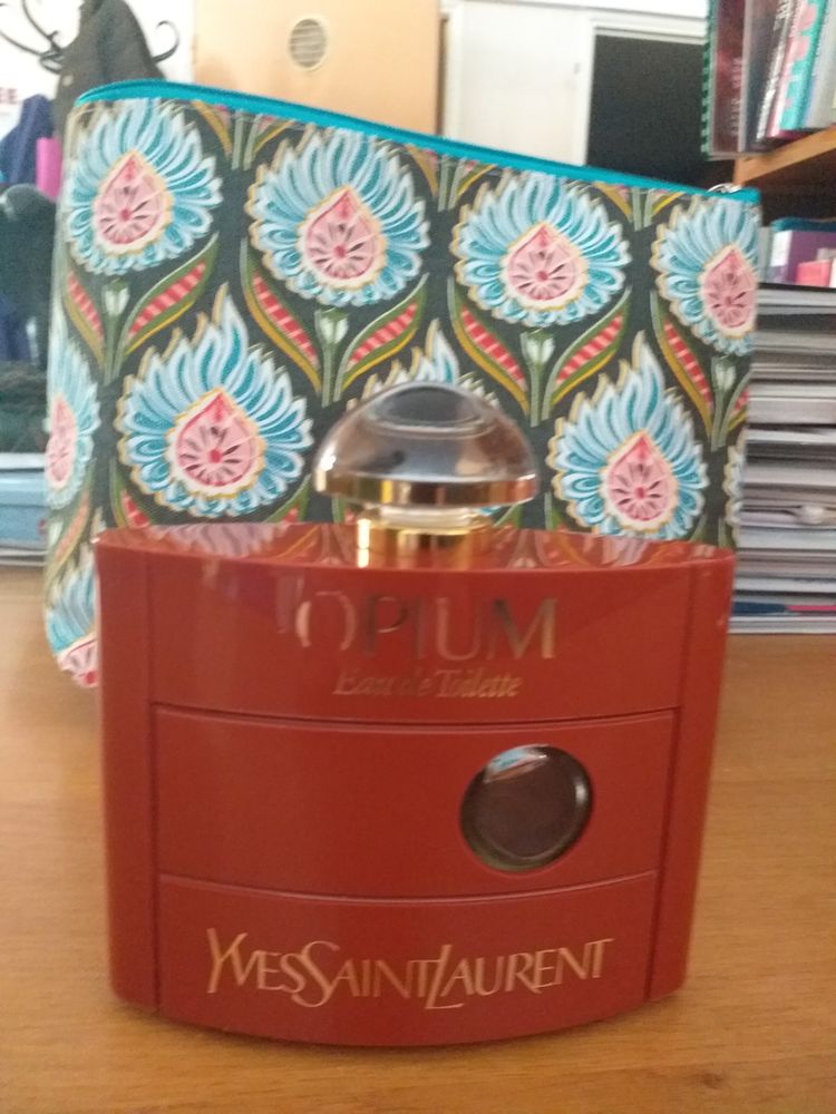 flacons de parfum vides Opium YSL 5 Cavaillon (84)