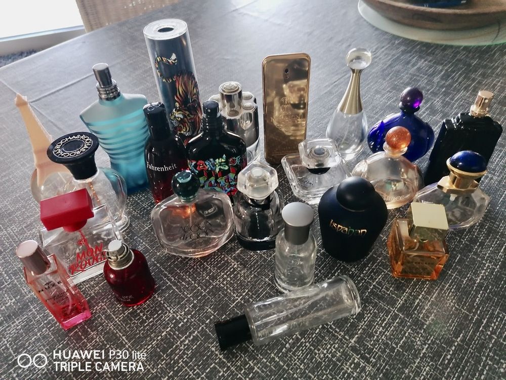 Lot de 22 flacons de parfum vides 40 Ingwiller (67)