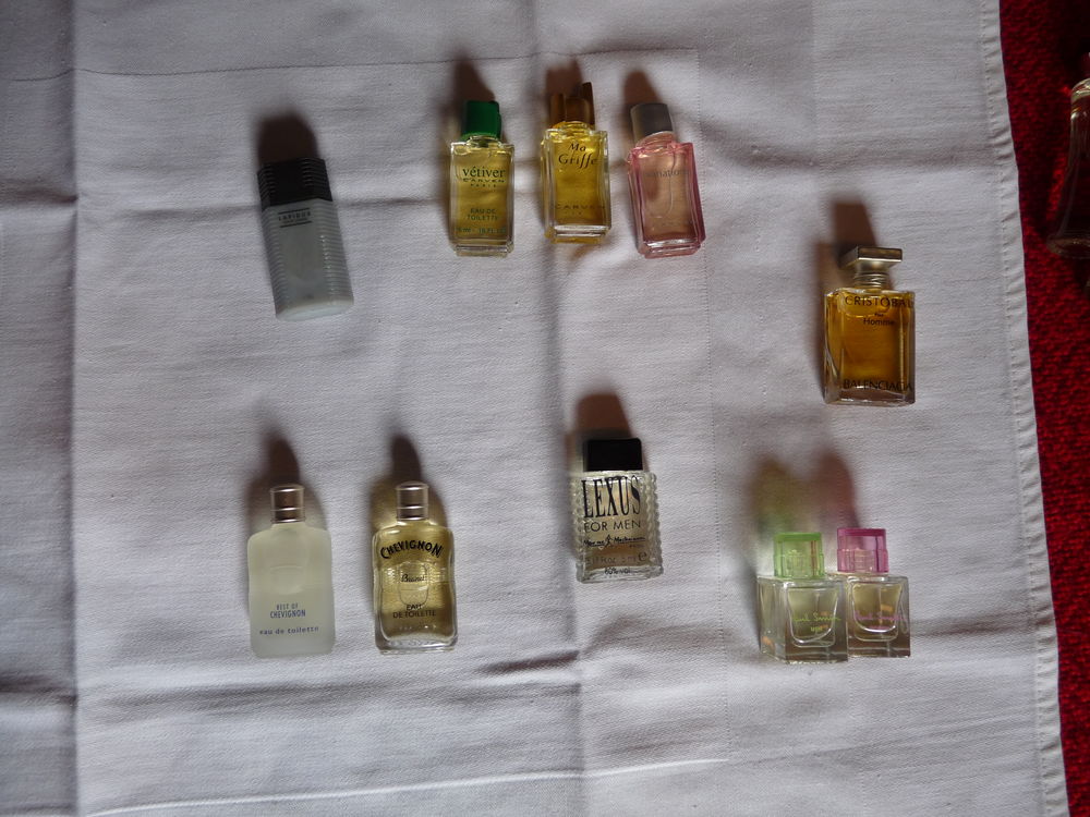 Flacons de parfums miniatures 60 Roppentzwiller (68)