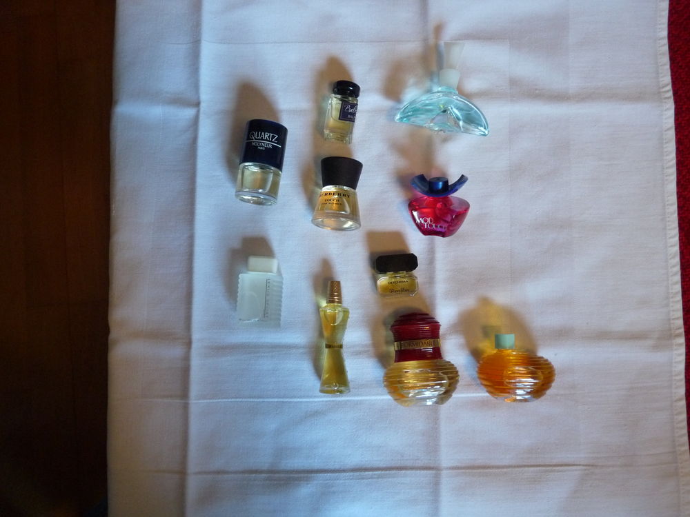 Flacons de parfums miniatures 55 Roppentzwiller (68)