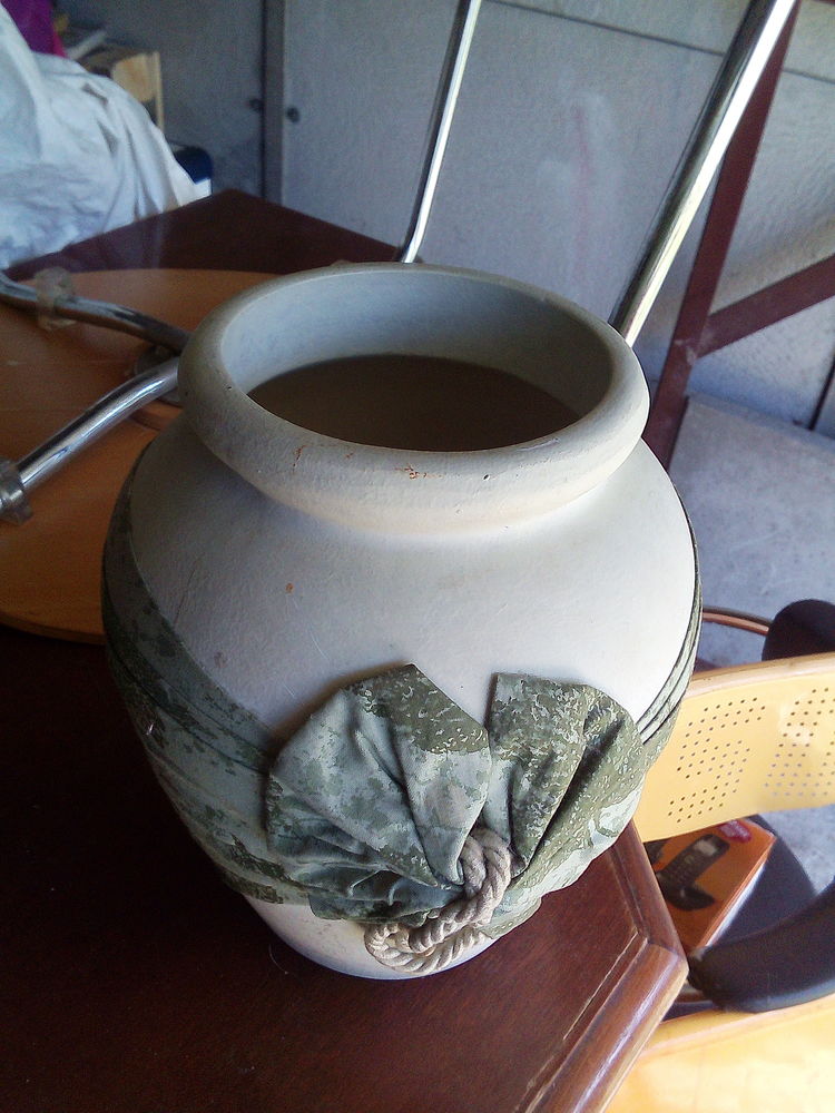 un pot fleur 10 La Brosse-Montceaux (77)