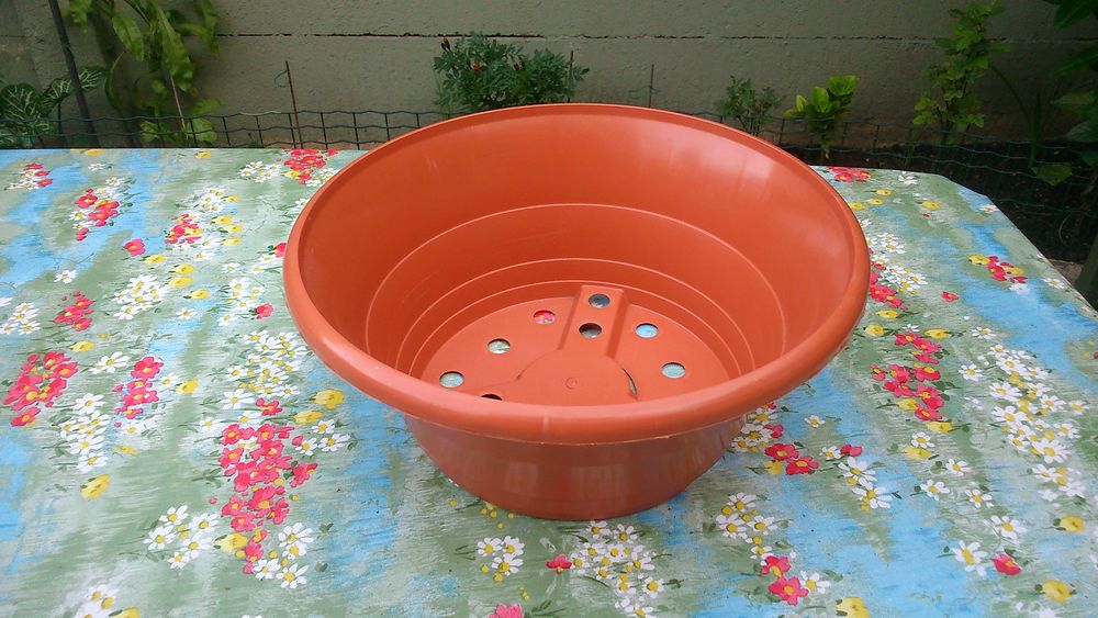 Pot de fleurs en PVC Couleur : Terre cuite 1 Saint-Dizier (52)