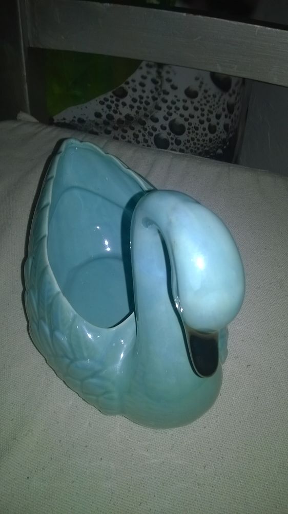 Pot de fleurs cygne
Excellent etat
Pour int�rieur o� ext�r 10 Talange (57)