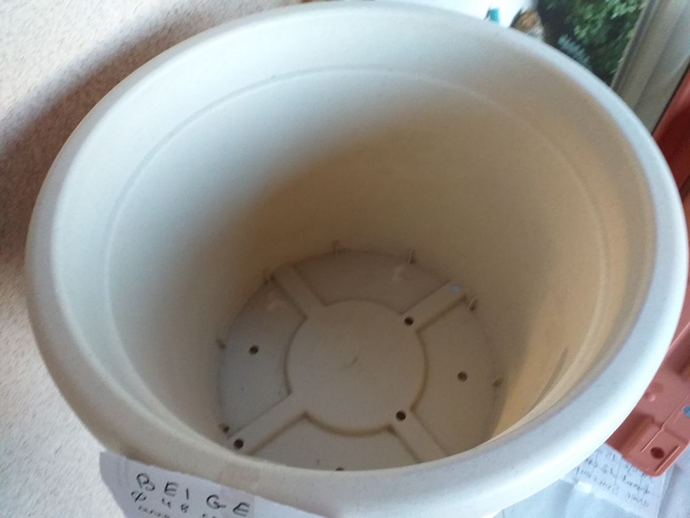 POT DE FLEURS EN PLASTIQUE 5 Trappes (78)