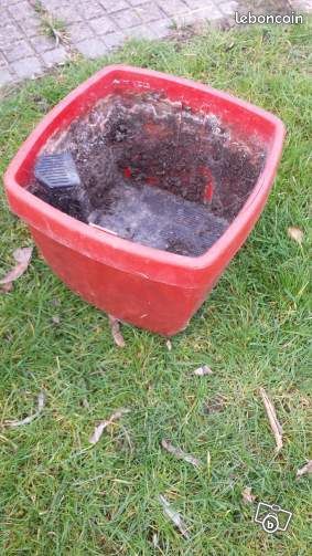 2 Pot � fleurs rouges RIVIERA au carr� 0 M�rignies (59)