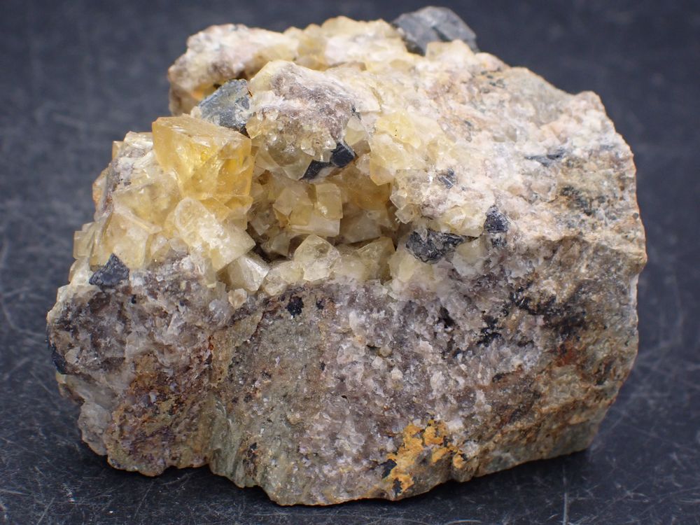 Fluorite jaune & Gal�ne , Mine du Toyot , Ni�vre , Morvan , 22 Moyenmoutier (88)