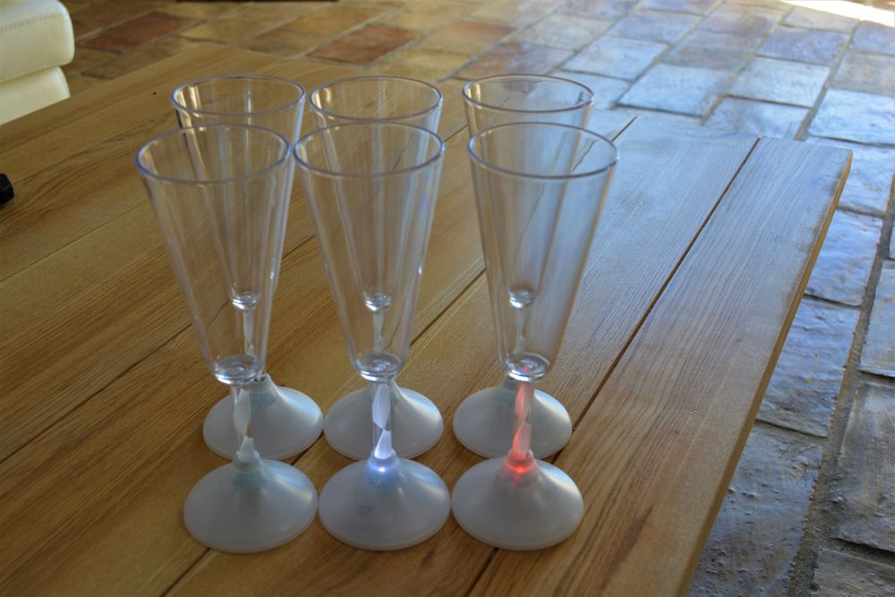 fl�tes � champagne lumineuses 18 Campagnan (34)