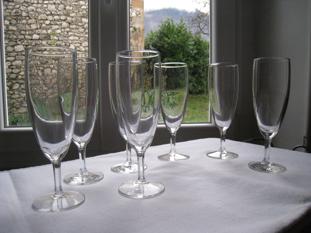 12 fl�tes champagne neuves 15 Vinay (38)