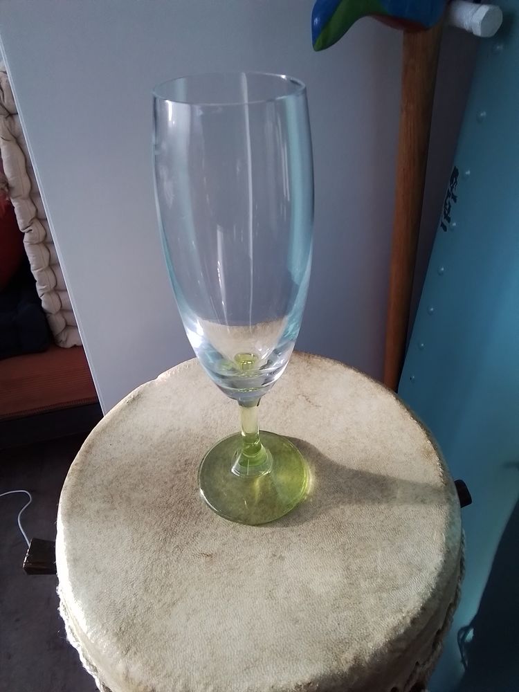 9 Fl�tes � champagne pied vert 5 Saint-Nazaire (44)