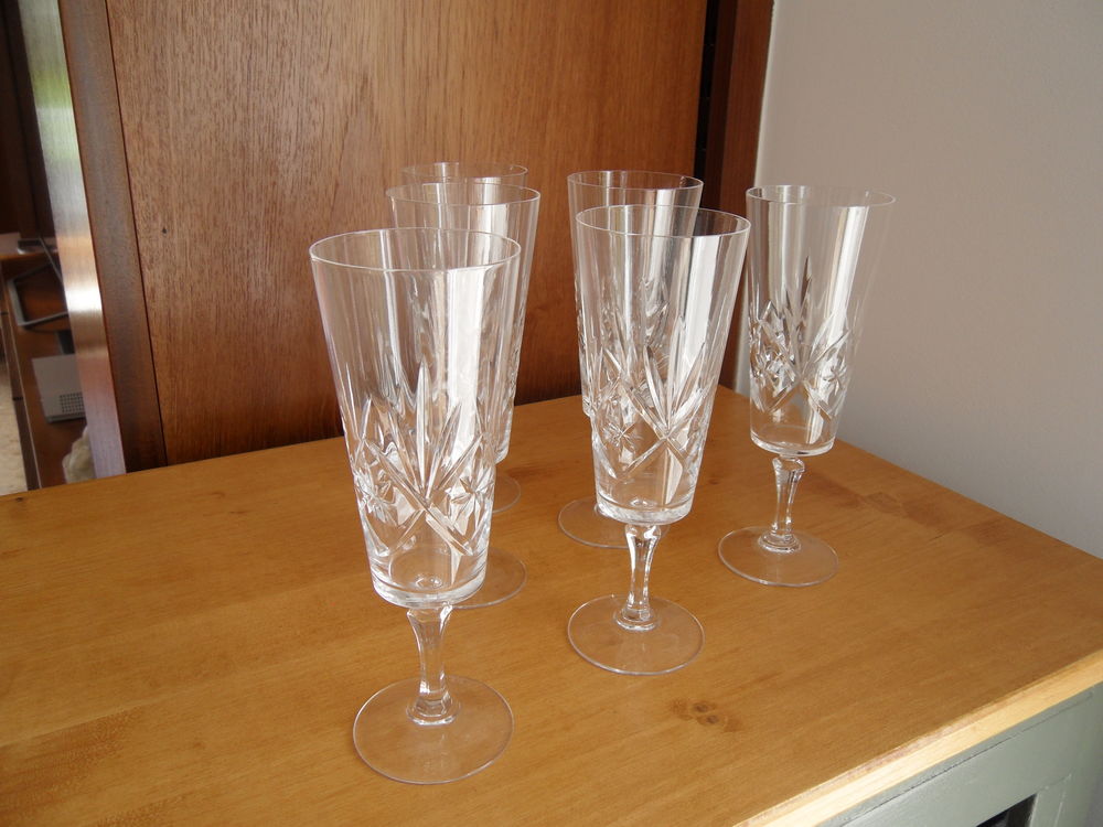 6 Fl�tes en cristal 40 Saint-Martin-Belle-Roche (71)