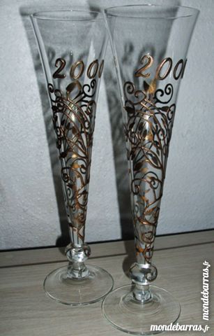 2 flûtes design de champagne  2000  30 Antibes (06)