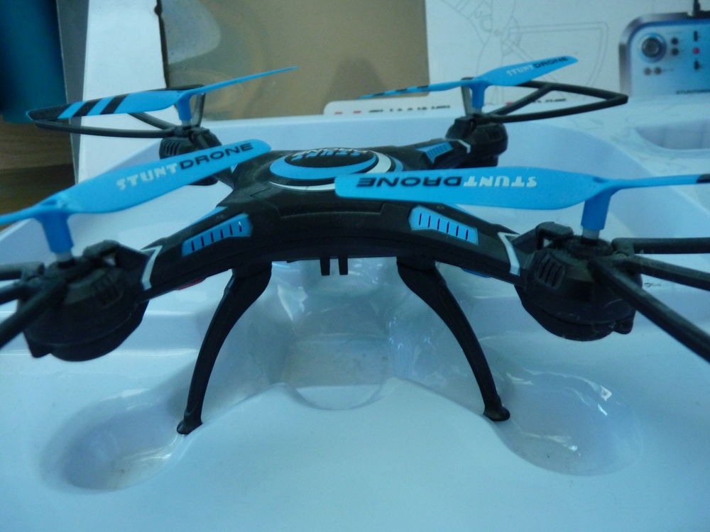 Flybotic by Silverlit-Stunt Drone enfant Cascadeur jouet ple 35 Brienne-le-Château (10)