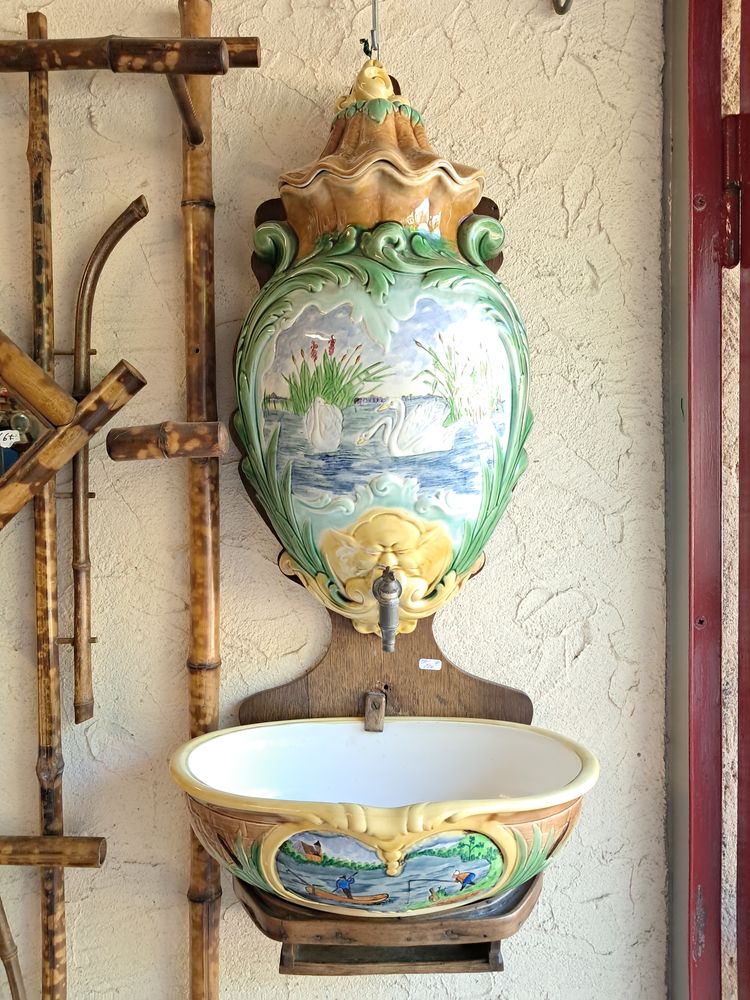 Fontaine en fa�ence ancienne 220 Ch�teau-l'�v�que (24)
