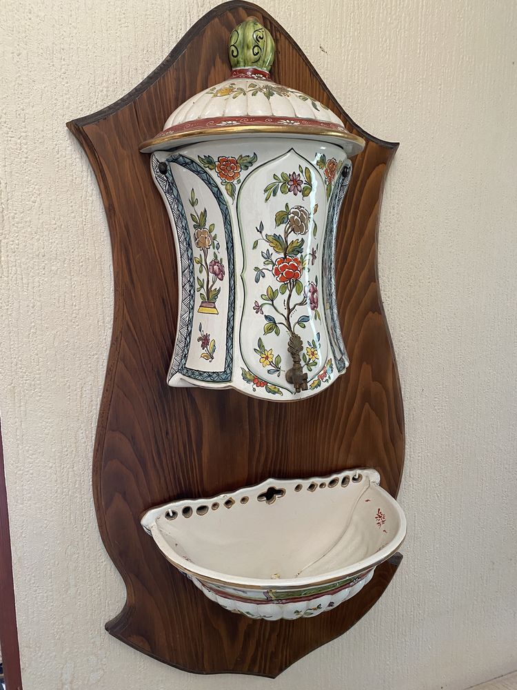 Fontaine d'int�rieur 50 Barcelonnette (04)