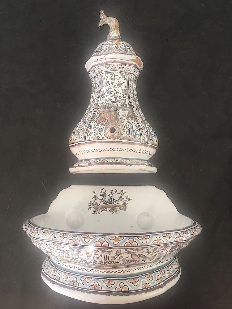 Fontaine murale en fa�ence 50 Hy�res (83)