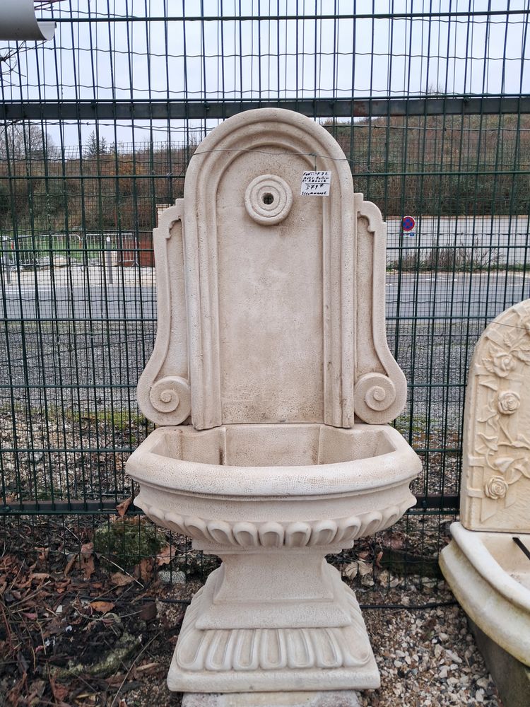Fontaine murale en pierre reconstitu�e 379 Ch�teau-l'�v�que (24)