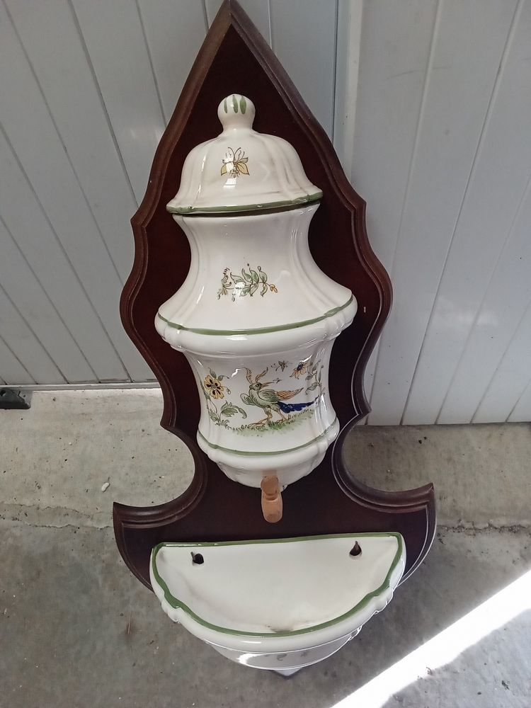 fontaine murale sur son socle compl�te 0 Thouars (79)