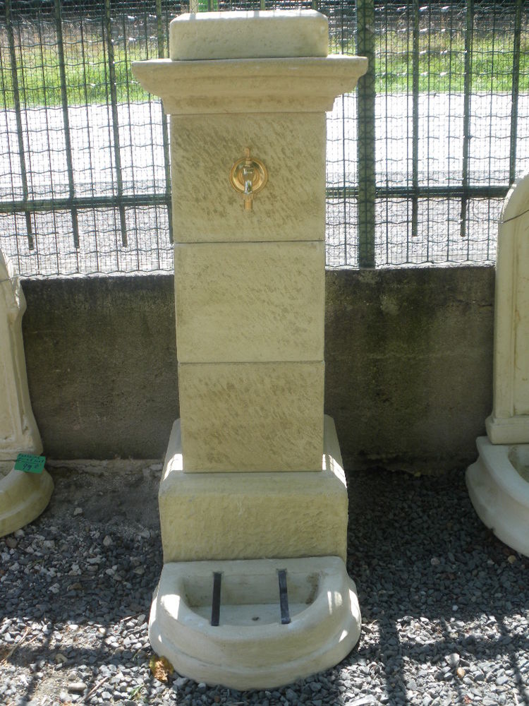 Fontaine en pierre 330 Ch�teau-l'�v�que (24)