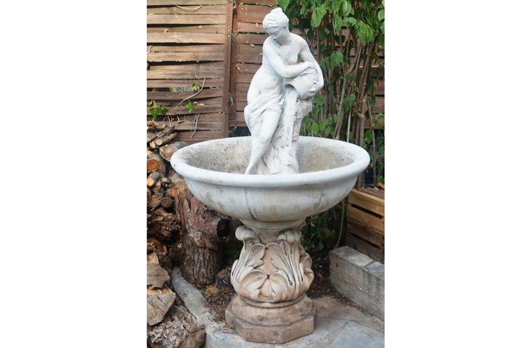 Fontaine, statue, H 140cm (r�f.: 5513) : 220e (valeur 322e) 220 Les Adrets-de-l'Est�rel (83)