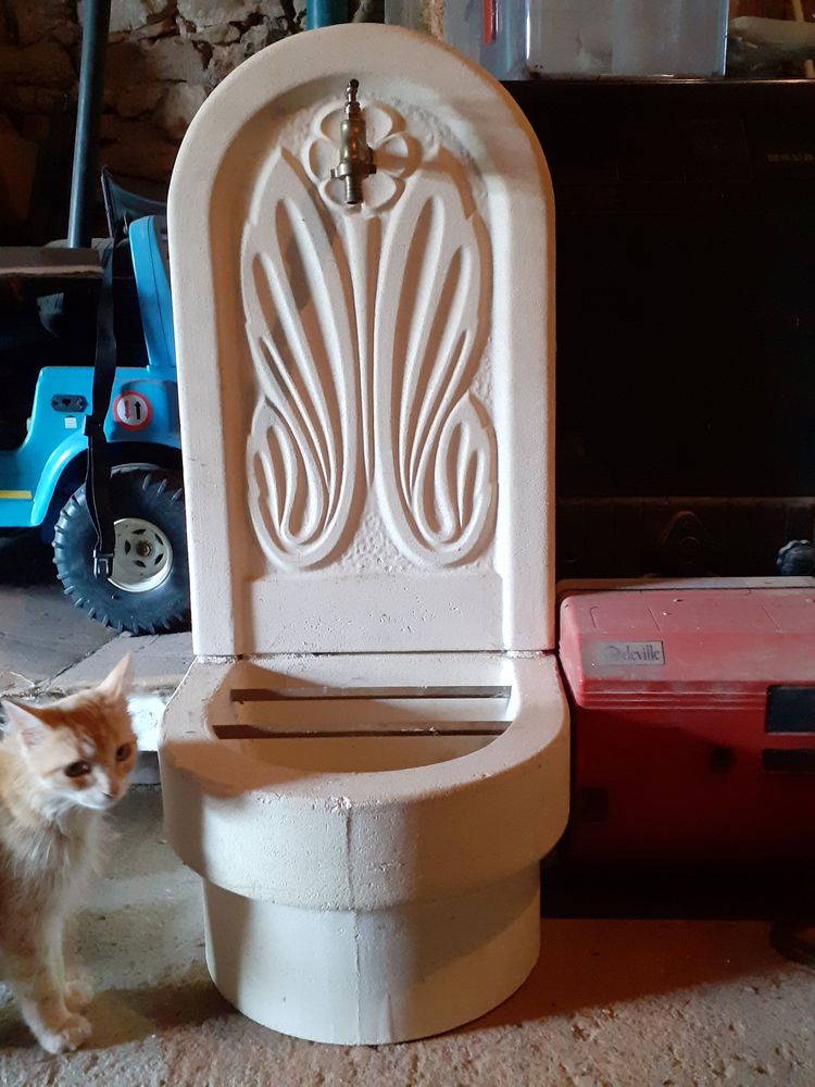 Fontaine � eau 70 Saint-Georges-de-Noisn� (79)