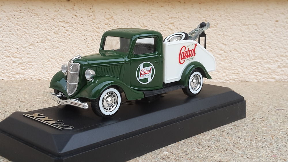Ford V8 d�panneuse ?Castrol' 1936 18 Follainville-Dennemont (78)