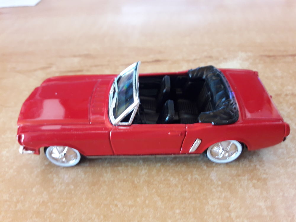 Ford mustang 1964 1/43 eme dans sa boite plastique 12 Castel-Sarrazin (40)
