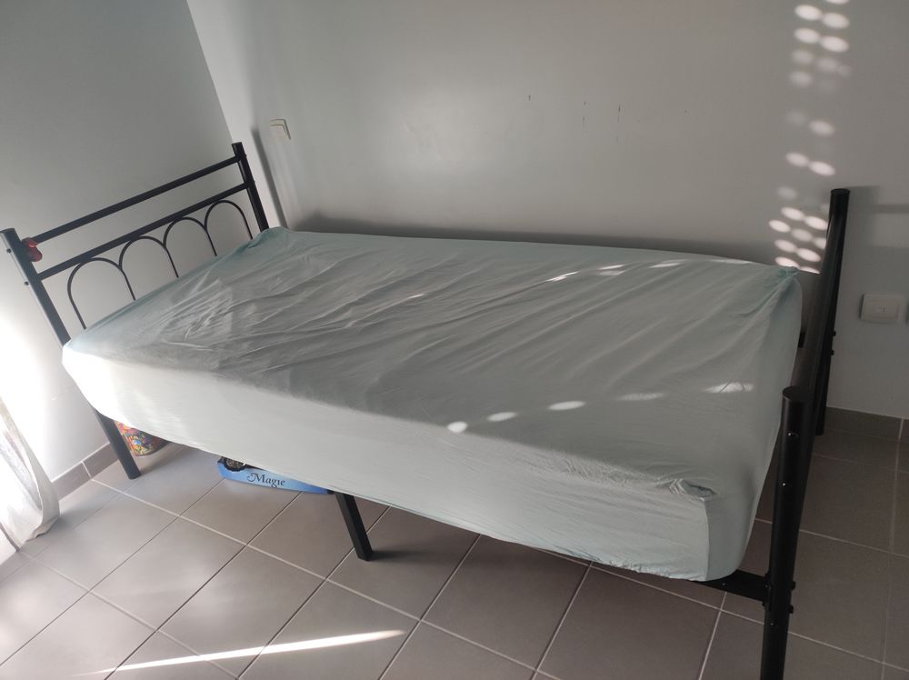 lit fer  forg�  avec sommier int�gr� 90X190 30 Montpellier (34)