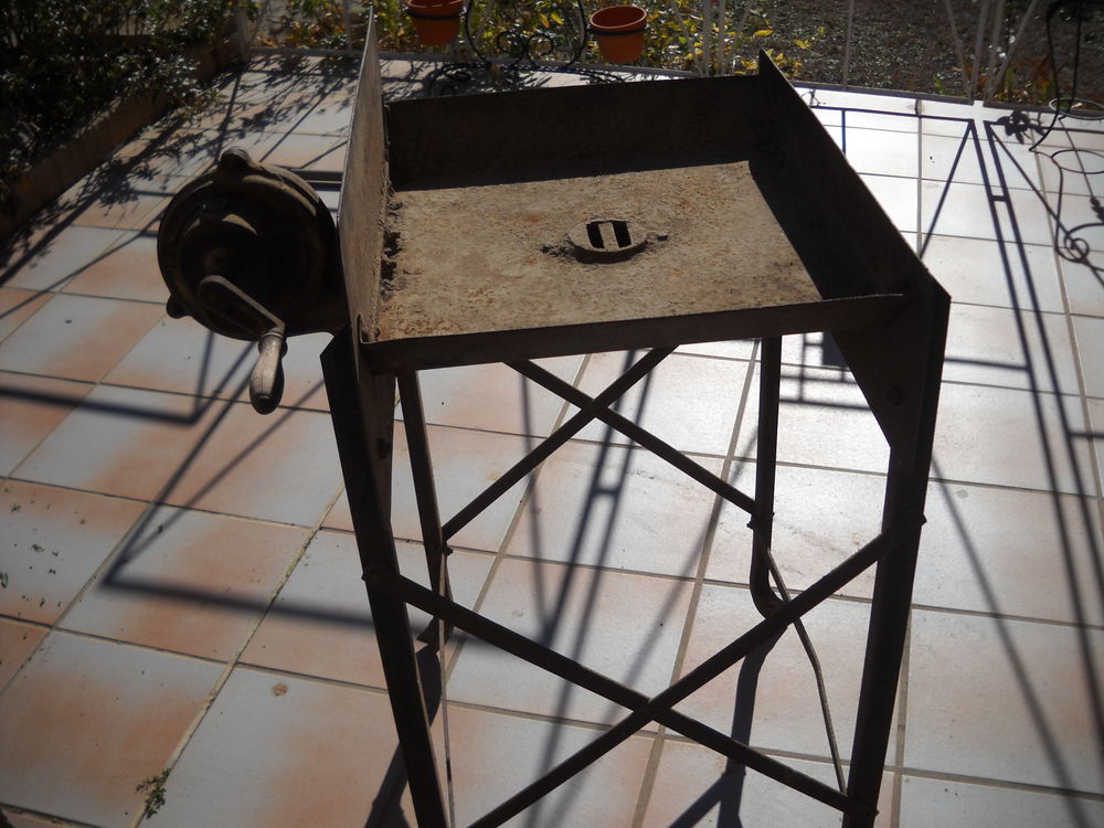 forge avec soufflet  bon �tat 90 Saint-Michel-de-Llotes (66)