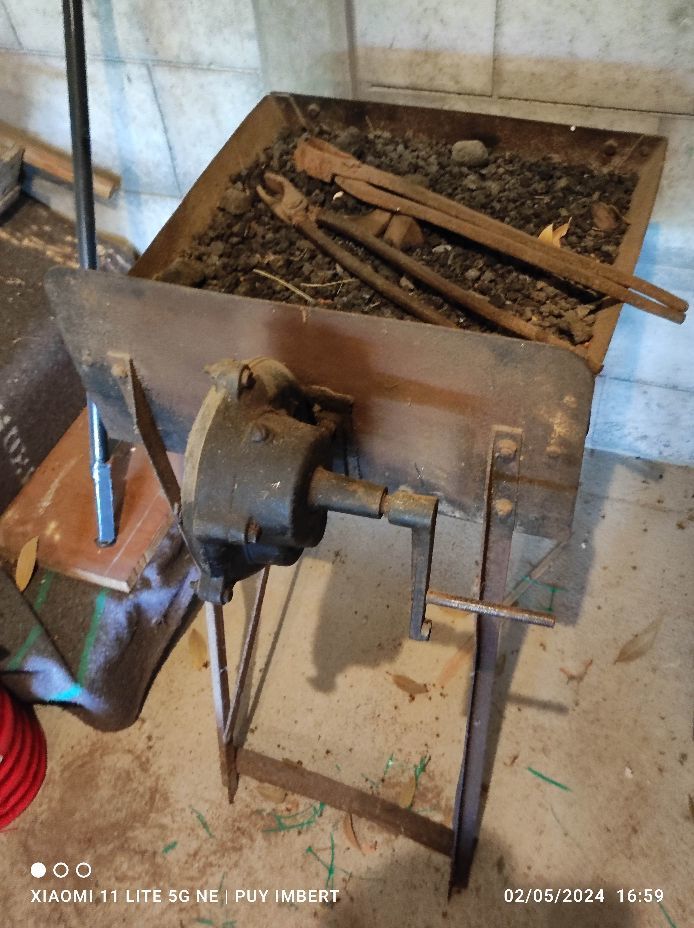 Forge avec souffleur 150 Ouroux-sur-Sa�ne (71)