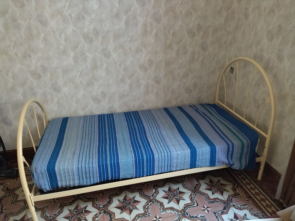 Lit en 90 en fer forg� ivoire avec sommiers et matelas 80 Malons-et-Elze (30)