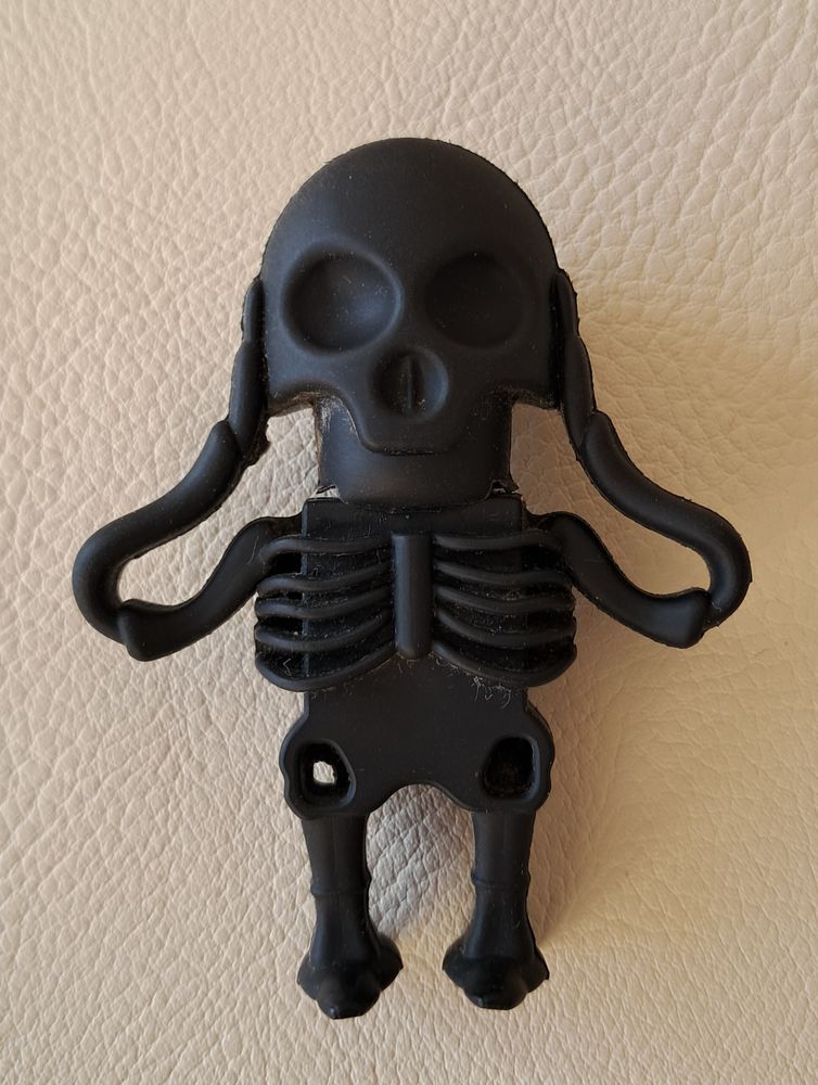 cl� usb 8 go en forme de squelette t�te de mort 5 Carnon Plage (34)