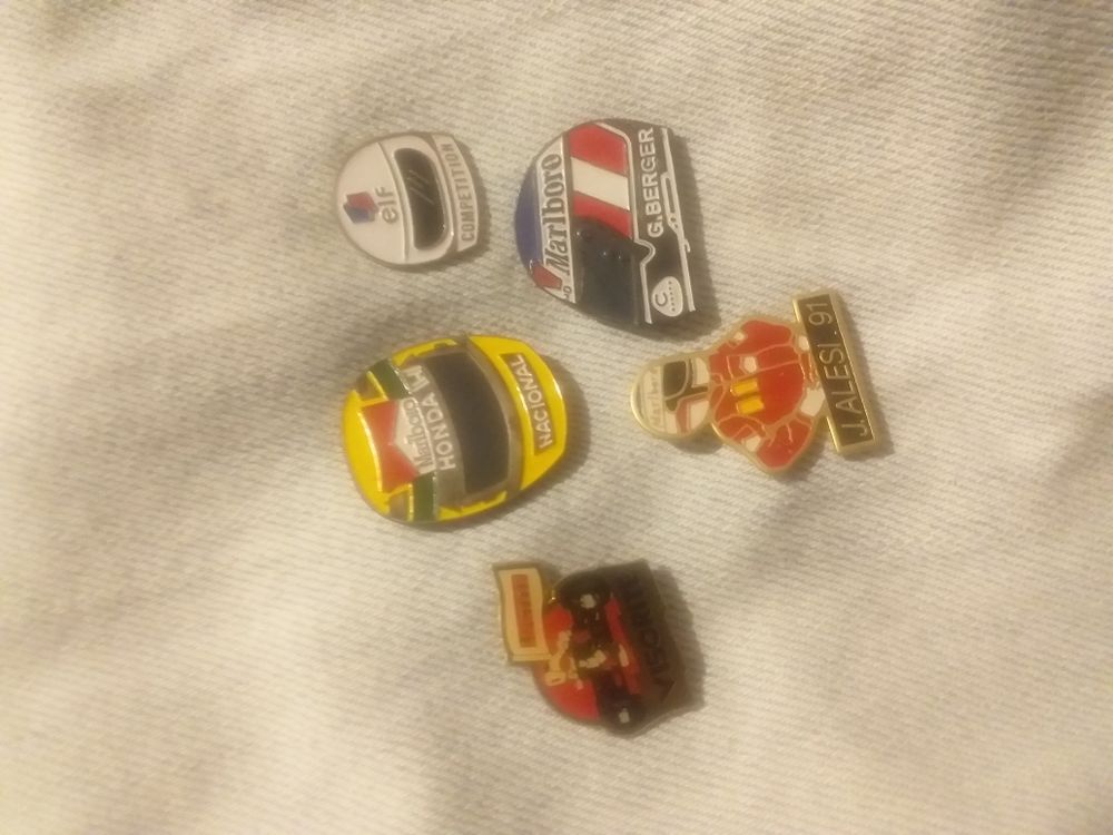 lot de pin's formule 1 (x5). 2 Limoges (87)