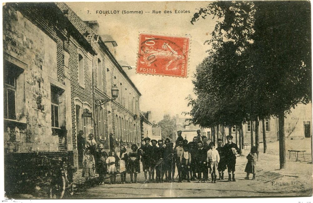 Cpa du  80  FOUILLOY - RUE des ECOLES
26 Lucheux (80)