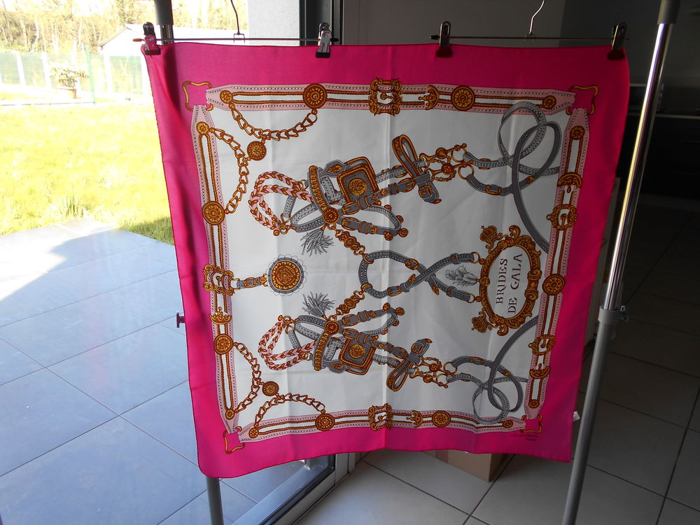 Foulard Carr� Gil De Losne Paris neuf 5 Retiers (35)