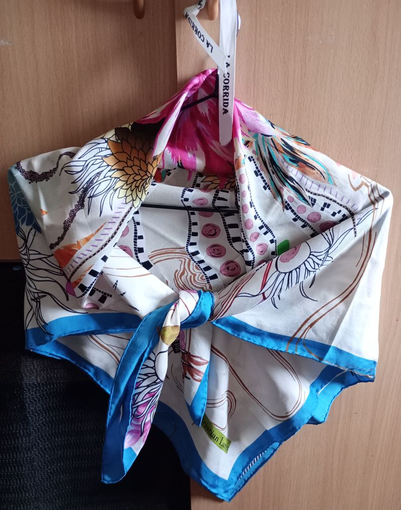 Foulard Christian Lacroix 85 Colmar (68)
