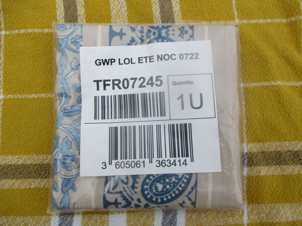 Foulard 45 x 44 cm - Neuf 3 La Fert�-Alais (91)