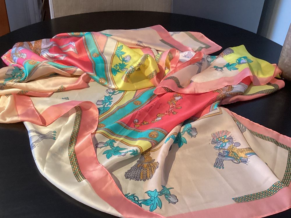 Foulard en Soie Neuf 45 Vincennes (94)