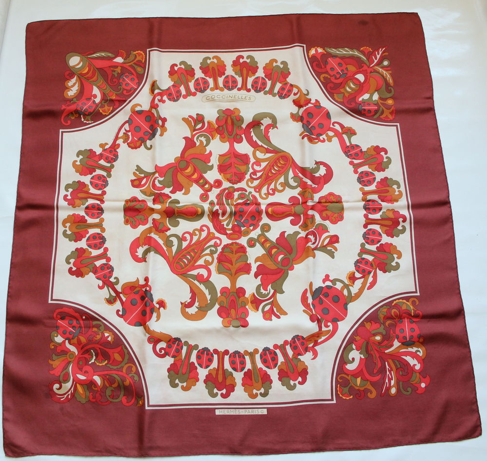 Foulard de soie orang� et vert COCCINELLES - HERMES 250 Issy-les-Moulineaux (92)
