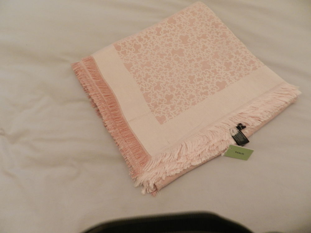 Foulard Tous ( neuf) 30 Toulouse (31)