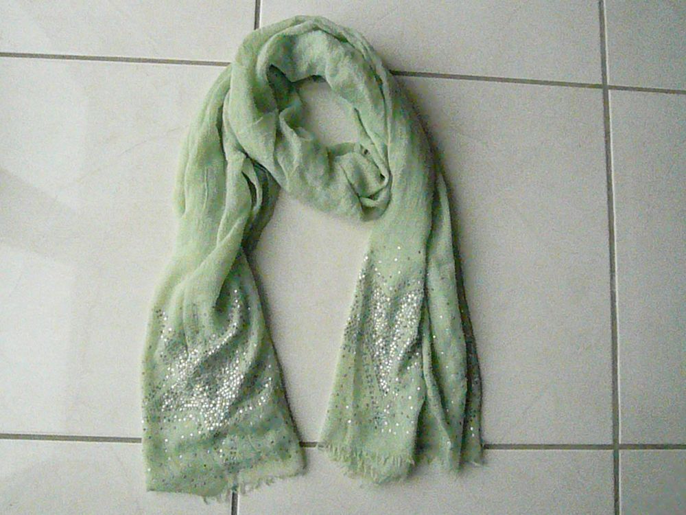 Foulard vert amande 7 Franqueville-Saint-Pierre (76)