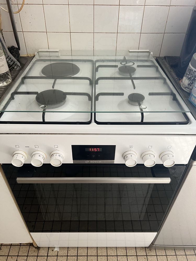 Four �  chaleur tournante Bosch 300 Saint-Hilaire-des-Loges (85)