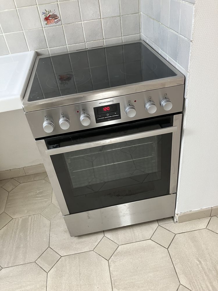 Four �lectrique avec plaque vitroc�ramique 100 Survilliers (95)